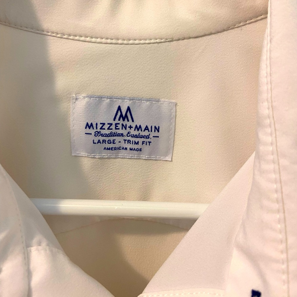 Men's Mizzen & Main white dress shirt.